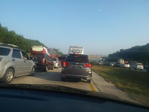 Balik dari Banyumas ke Tangerang, Yanti Terjebak Macet dan Bermalam di Jalan