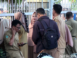 Telat Usai Libur Lebaran, PNS Parepare Ikut Apel dari Pinggir Jalan