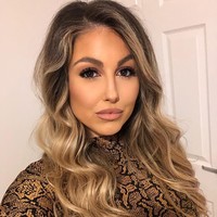 Olivia Naylor adalah seorang ahli kecantikan yang kini tengah berpacaran dengan pesepakbola Inggris John Stones. Hubungan mereka jadi perbincangan karena Stones digosipkan selingkuh dari pacar lamanya Millie Savage. Hal tersebut membuat Stones jadi bahan olokan sesama pemain di grup Whatsapp dan mempengaruhi performanya di lapangan. Foto: Instagram @olivianaylormua