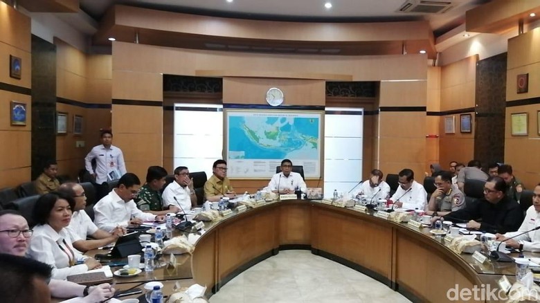 Wiranto Pimpin Rakor Bahas Situasi Nasional, Kapolri dan Panglima Hadir Wiranto Pimpin Rakor Bahas Situasi Nasional, Kapolri dan Panglima Hadir