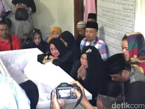 Sebelum Meninggal, Ayah Dewi Perssik Sering Baca Salawat Nabi