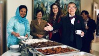 Vice President IDBC Astrid Vasile dan Walikota Canning Paul Ng mempromosikan kuliner Indonesia (Elis Zuliati Anis/Istimewa)