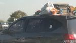 Jangan Diulang! Mudik Bawa Barang di Atas Mobil Hanya dengan Tali
