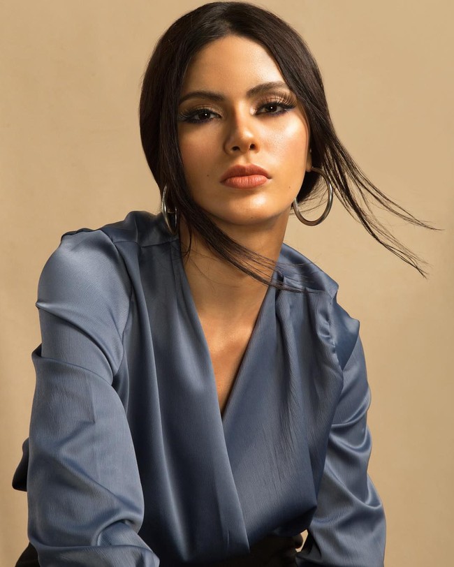 Miss Universe Philippines bukan kontes kecantikan pertama Gazini. Sejak remaja, dia sudah mengikuti berbagai ajang kecantikan. Dia pernah meraih gelar Miss Milo Little Olympics 2011, Miss Caesafi 2016 dan Reynang Aliwan 2015. Pemilik tinggi badan 173 cm itu juga pernah mengikuti ajang Miss World Philippines 2014 dan berhasil masuk top 13. Foto: Instagram @bbpilipinasofficial, @ gazinii