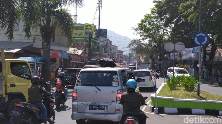 Arus Balik Lebaran di Garut Masih Ramai Arus Balik Lebaran di Garut Masih Ramai