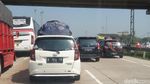 Jangan Diulang! Mudik Bawa Barang di Atas Mobil Hanya dengan Tali