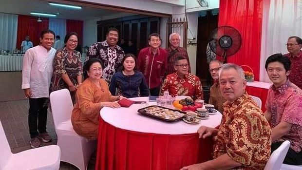 Megawati, Tommy Winata, Hasto Kristiyanto, dan I Wayan Koster dalam 1 frame foto saat halalbihalal.