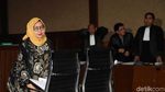Divonis 8 Tahun Penjara, Karen Agustiawan Menangis