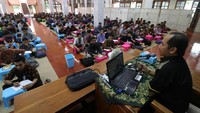 Menurut Pemimpin Ponpes Wali Barokah, KH Soenarto, kepada detikcom, pembangunan PLTS itu merupakan bentuk syukur pihak ponpes atas anugerah Tuhan berupa sinar matahari, dengan menjadikannya energi listrik. Meski begitu, pihak ponpes masih menggunakan listrik dari PLN dan mesin genset untuk kebutuhan darurat saja. Ke depannya, pengembangan PLTS di ponpes Wali Barokah ini akan terus dioptimalkan agar dapat memproduksi daya hingga mencapai 1 juta watt.