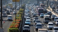 Bagi sebagian karyawan, ini adalah hari kerja pertama setelah libur cukup panjang.