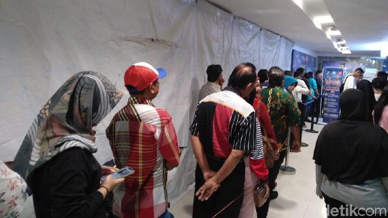 Perpanjangan SIM di Tunjungan Plaza Surabaya Membludak Pascalibur Lebaran Perpanjangan SIM di Tunjungan Plaza Surabaya Membludak Pascalibur Lebaran