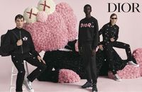 Mengenal Kaws, Seniman yang Kolaborasinya dengan Uniqlo Jadi Rebutan