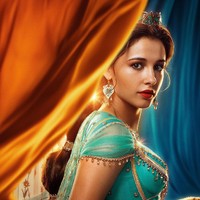 Salah satu busana ikonik Putri Jasmine adalah gaun berwarna hijau toska, yang dalam versi animasinya, digambarkan dengan setelan crop top dan celana harem warna toska muda. Foto: Istimewa