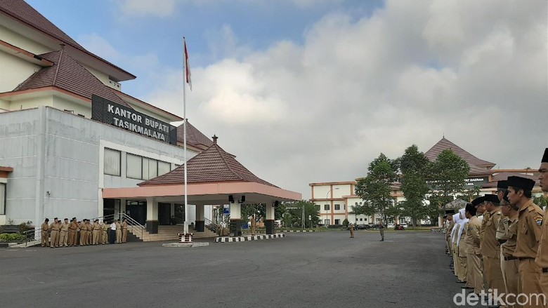 Apel Pertama Usai Lebaran, PNS Tasikmalaya Kesiangan Apel Pertama Usai Lebaran, PNS Tasikmalaya Kesiangan