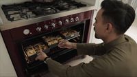 Gelar Open House, BCL dan Ashraf Sinclair Kompak Bikin Cinnamon Roll
