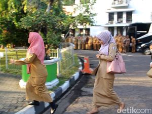 Usai Libur Lebaran, Sejumlah Pegawai Pemkot Makassar Terlambat Upacara