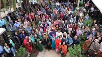 Konsul Jenderal untuk KJRI Perth, Dewi Gustina Tobing dan Bintang Pinem, menjadi tuan rumah perayaan Idul Fitri dan halal bihalal di Wisma Indonesia (Elis Zuliati Anis/Istimewa)