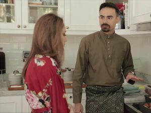 Gelar Open House, BCL dan Ashraf Sinclair Kompak Bikin Cinnamon Roll