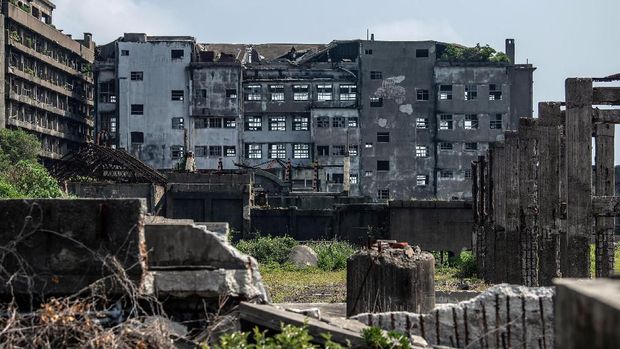 Pulau Hashima Pulau Hashima tak mungkin dilewatkan saat membahas deretan pulau misterius di dunia. Pulau yang dulu padat penduduk itu kini sepi nan sunyi bagaikan pulau hantu