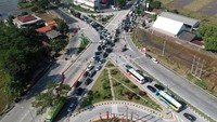 Penampakan foto udara arus balik di Jalur Pantura, Kendal, Jawa Tengah, Senin (10/6/2019). ANTARA FOTO/Harviyan Perdana Putra.