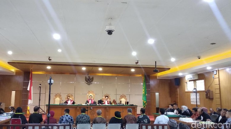 Sidang Bupati Cianjur, Kepsek Cerita Alasan Setor Uang ke Disdik Sidang Bupati Cianjur, Kepsek Cerita Alasan Setor Uang ke Disdik