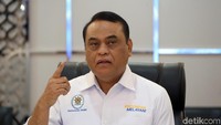 Di sela-sela pemantauan itu, MenPAN RB mengingatkan agar seluruh instansi melaporkan jumlah ASN yang hadir di hari pertama kerja.