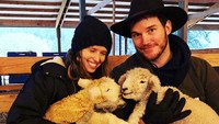 Salah satunya adalah momen saat mereka menikmati kencan di sebuah peternakan domba. Dok. Instagram/chrisspratt