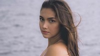 Pemilik nama lengkap Angela Gilsha Panari dikenal sebagai artis sekaligus model cantik. Tapi belakangan namanya heboh karena aksinya mengunggah aksi protes lewat media sosialnya. Foto: instagram @angelagilsha