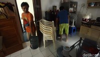 Butuh 4 sampai 10 galon untuk memenuhi kebutuhan seperti air minum hingga mandi.