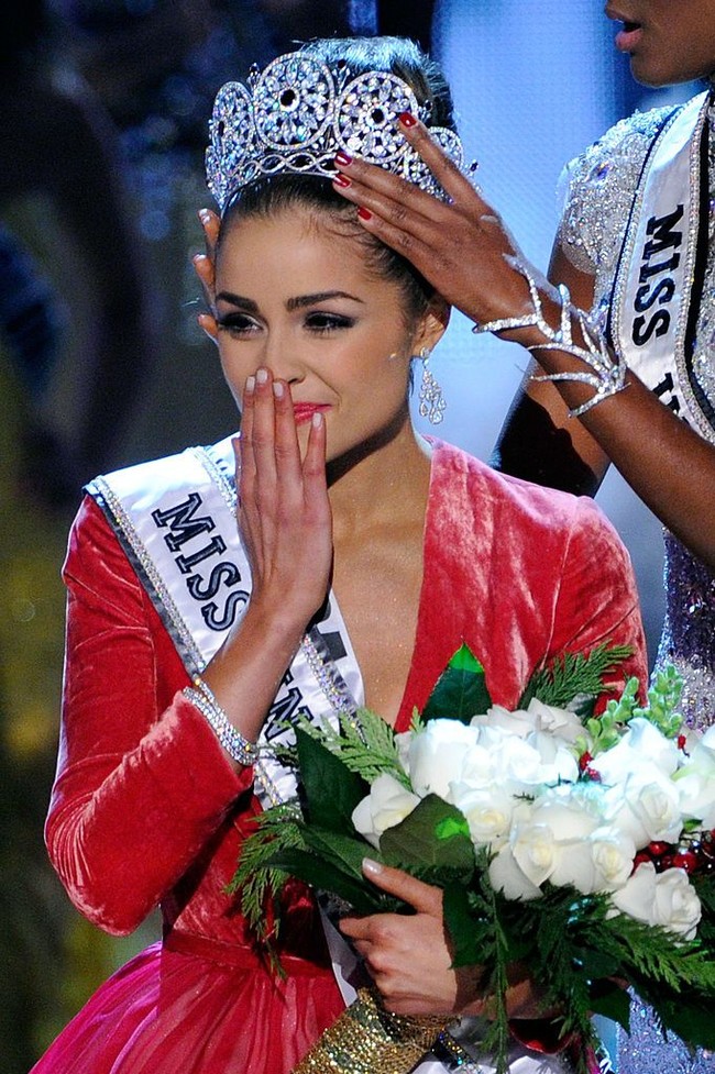Inilah momen ketika Olivia mengklaim gelar Miss Universe 2012. Olivia Culpo memulai kariernya sebagai model dengan mengikuti kontes kecantikan. Dimulai dari kompetisi tingkat lokal, Miss Rhode Island, lalu berlanjut ke Miss USA yang akhirnya mengantarkan dia pada mahkota Miss Universe 2012. (Foto: Getty Images)