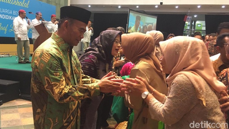 Gelar Halalbihalal, Mendikbud: Ini Khas Indonesia Gelar Halalbihalal, Mendikbud: Ini Khas Indonesia