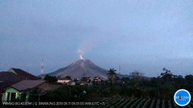 Sempat Erupsi, Gunung Agung & Sinabung Mulai Kembali Normal