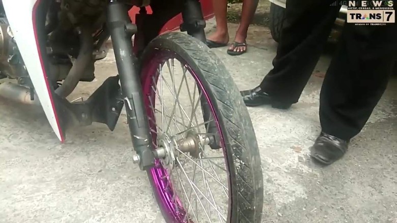 Ban cacing tanpa rem depan. Foto: Trans7