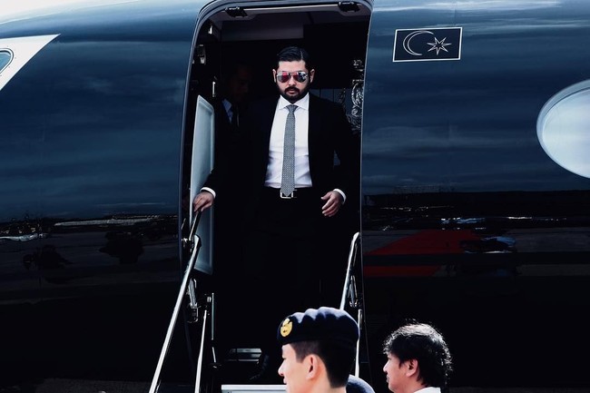 Terlepas dari kontroversi Tunku Ismail yang dikritik karena postingannya itu, pria yang memiliki 1,8 juta pengikut di Instagramnya ini kerap berbagi gaya hidup mewahnya. Foto: Instagram