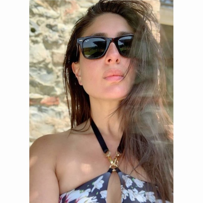 Bagi netizen, wajah bintang film 38 tahun itu tak secantik deretan fotonya ketika mengenakan riasan. Dia sudah menua, kata netizen di halaman komentar Instagram Kareena Kapoor. Terlihat seperti kekurangan nutrisi dan tidak sehat, tulis netizen lainnya. Foto: Dok. Instagram @therealkareenakapoor