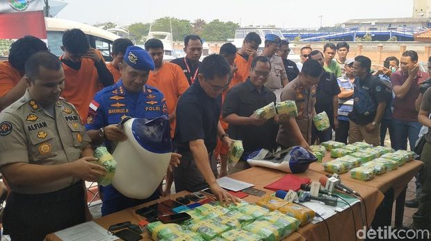  Direktorat Narkoba Bareskrim Polri menggagalkan upaya penyelundupan 37 kilogram sabu dari Malaysia.