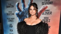 Selena Gomez tampil cantik dan seksi di acara film terbarunya The Dead Dont Die di New York, Amerika Serikat pada Senin (10/6). Theo Wargo/Getty Images