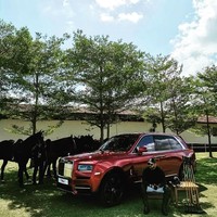 Tolong hormati semua manusia, bukan tentang pakaian yang dia kenakan, kritik netizen. Beberapa yang lain juga menyebut postingan sang pangeran memiliki nada sombong. Mungkin memang itu tentang nasihat kakeknya, tetapi kata-kata dan cara dia menyusun kalimat itu terdengar agak merendahkan rakyat, komentar lainnya. Foto: Instagram