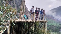 Meski libur lebaran telah usai, Dedi menyebut masih banyak wisatawan yang datang. Seperti pada Senin 10 Juni kemarin.