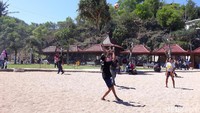 Traveler pun juga bisa melakukan berbagai kegiatan di sekitar pantai (Pradito/detikcom)