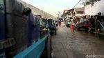 Kisah Para Penjual Air Bersih Keliling di Ujung Jakarta