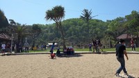 Pantai yang berada tepat di sebelah barat Pantai Kukup ini memiliki taman yang sangat instagramable (Pradito/detikcom)