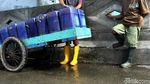 Kisah Para Penjual Air Bersih Keliling di Ujung Jakarta