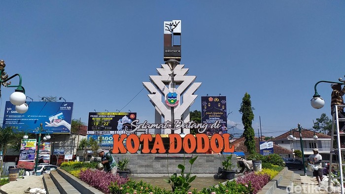Tugu Garut Kota Dodol menjadi pro dan kontra warganet.
