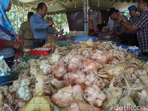 Kampung di Blitar Ini Sediakan Ketupat Gratis untuk Warga