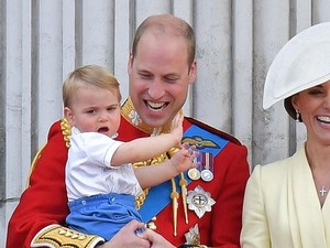 Parade Tandai Perayaan Ulang Tahun Resmi Ratu Elizabeth
