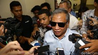 Chairawan merasa dirugikan oleh pemberitaan itu.