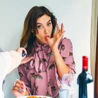 This is honestly disgusting and I feel so sorry for this girl, tulis netizen. Sad how you brag this woman as an object. Sadder how she doesn’t know her value, komentar netizen lainnya.  Foto: Instagram @valentinafradegrada