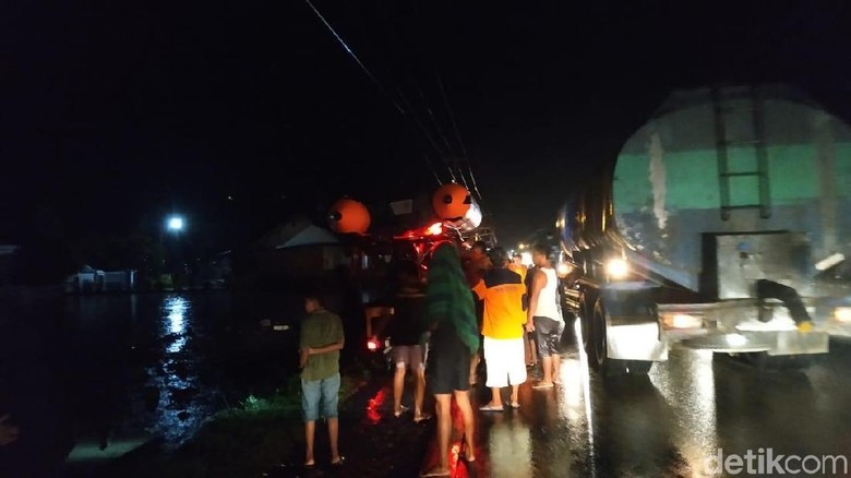 Longsor Terjang Padang Pariaman, 1 Orang Tewas Longsor Terjang Padang Pariaman, 1 Orang Tewas