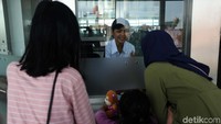 Lain dengan dua uji coba sebelumnya, uji coba yang akan dilakukan hari ini hanya mewajibkan masyarakat melakukan pendaftaran online lewat website LRT saja.
